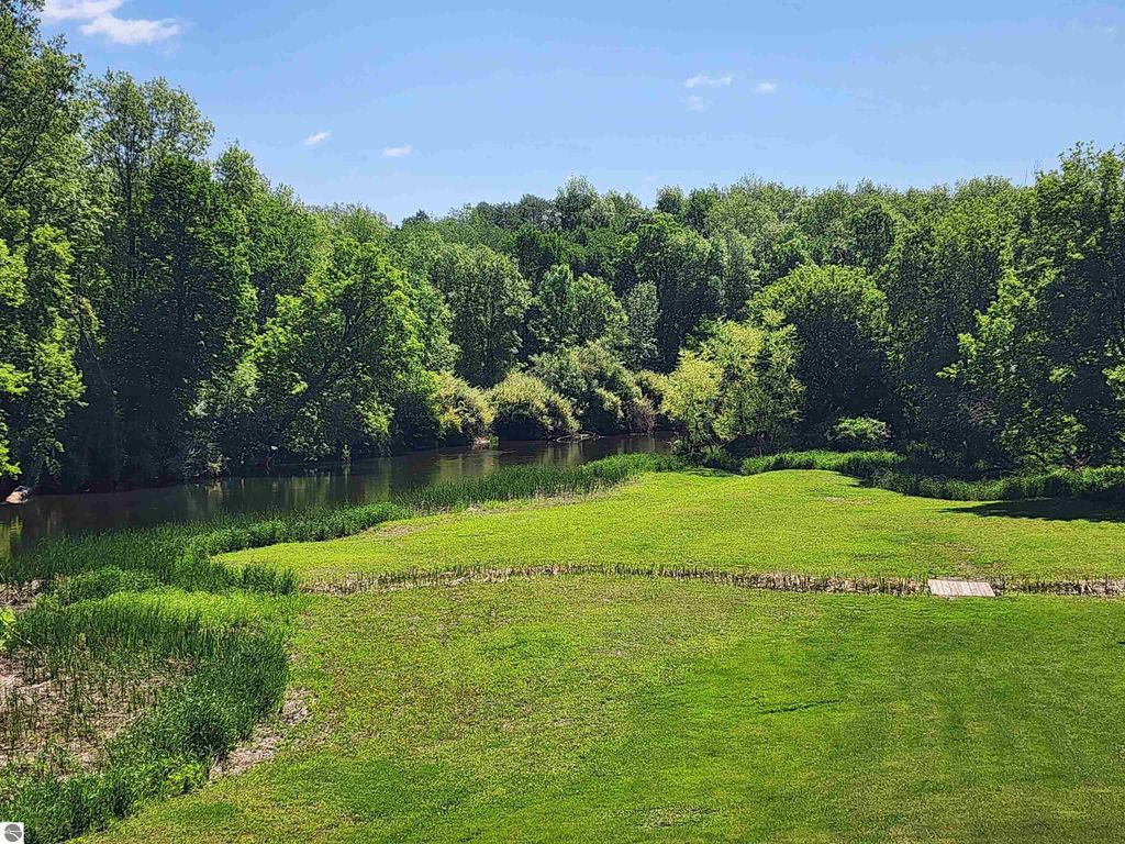 Image 5 of property listing at 4389 Pine River Road, St Louis, MI 48880