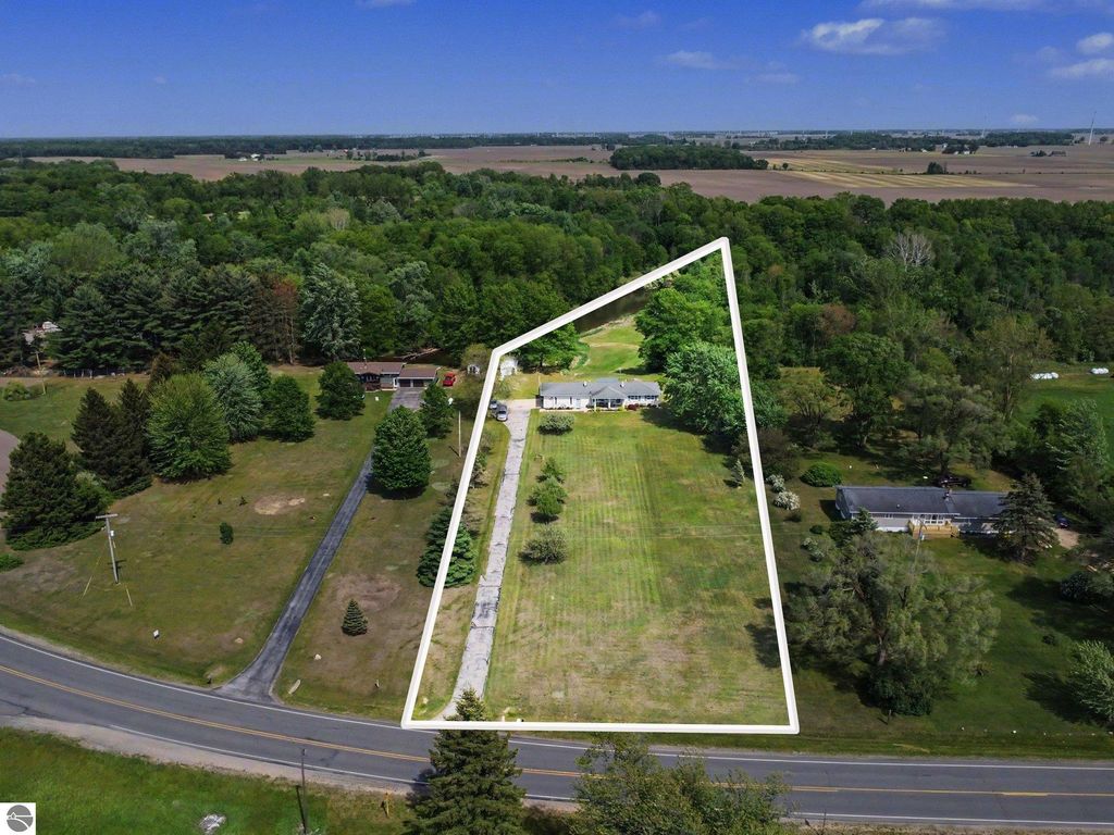Image 54 of property listing at 4389 Pine River Road, St Louis, MI 48880