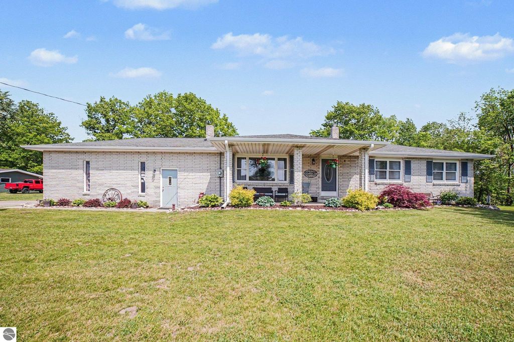 Image 59 of property listing at 4389 Pine River Road, St Louis, MI 48880