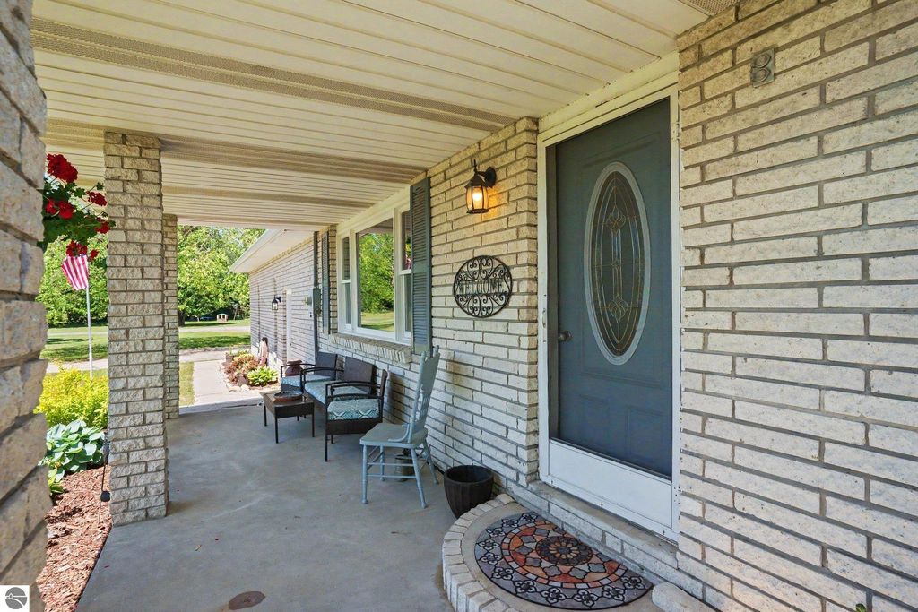 Image 8 of property listing at 4389 Pine River Road, St Louis, MI 48880