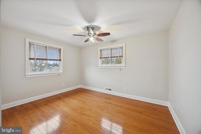 20 PEBBLE LN, Cherry Hill, NJ 08002