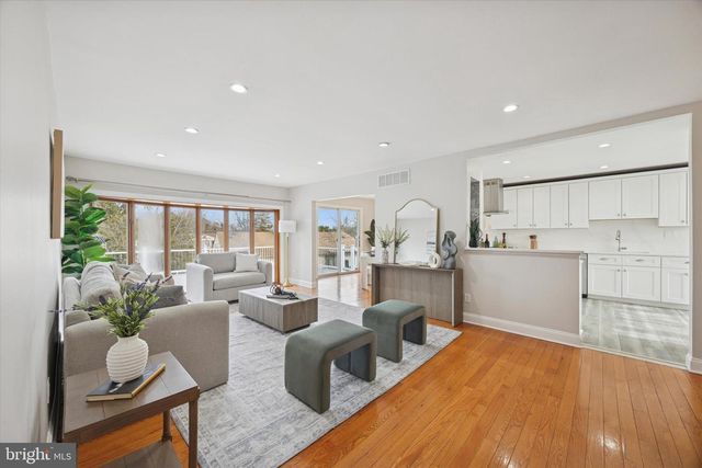 20 PEBBLE LN, Cherry Hill, NJ 08002