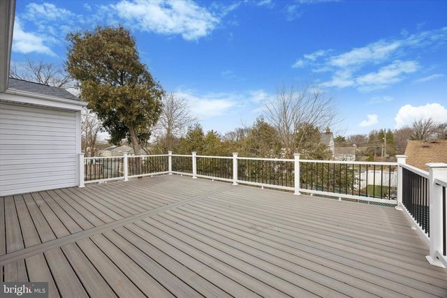 20 PEBBLE LN, Cherry Hill, NJ 08002