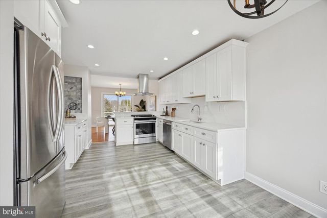 20 PEBBLE LN, Cherry Hill, NJ 08002