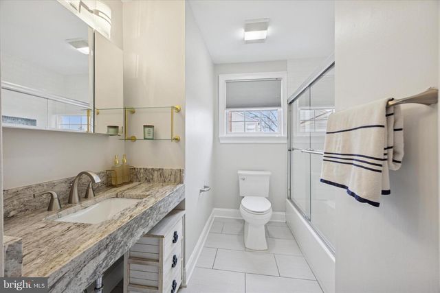 20 PEBBLE LN, Cherry Hill, NJ 08002