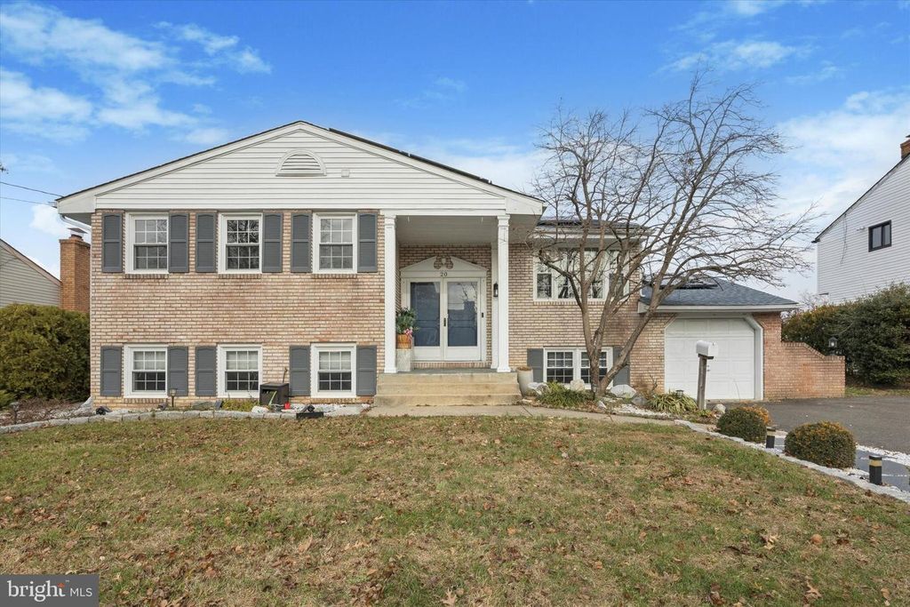 20 PEBBLE LN, Cherry Hill, NJ 08002