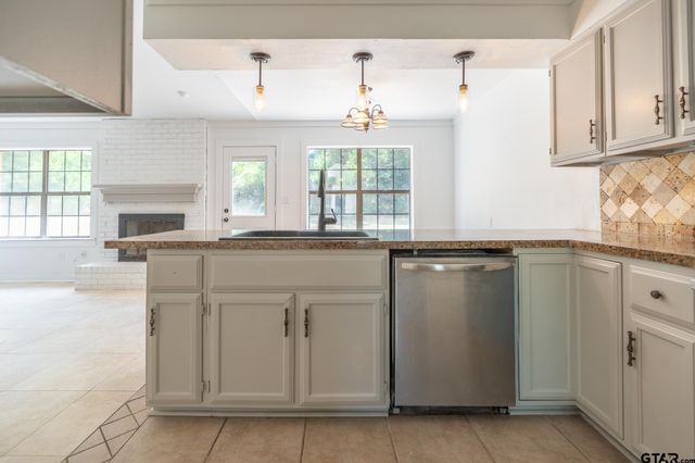 17551 Kristopher Cir, Whitehouse, TX 75791