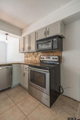 17551 Kristopher Cir, Whitehouse, TX 75791
