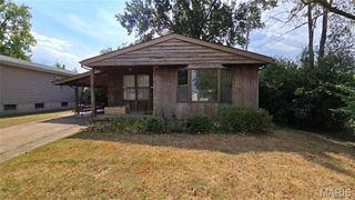 212 Orchard Avenue, Ballwin, MO 63021