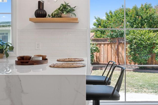 15915 Via Toledo, San Lorenzo, CA 94580