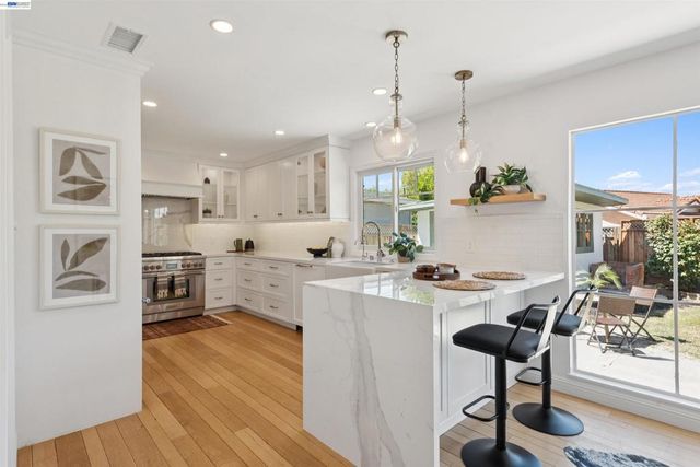 15915 Via Toledo, San Lorenzo, CA 94580