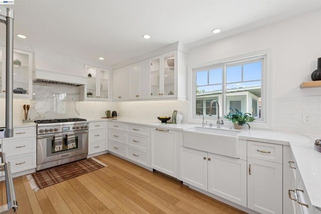 15915 Via Toledo, San Lorenzo, CA 94580