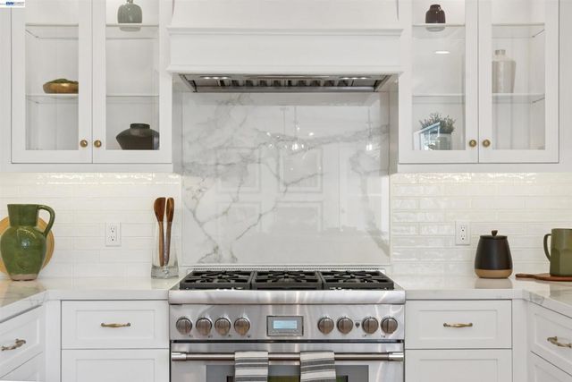 15915 Via Toledo, San Lorenzo, CA 94580