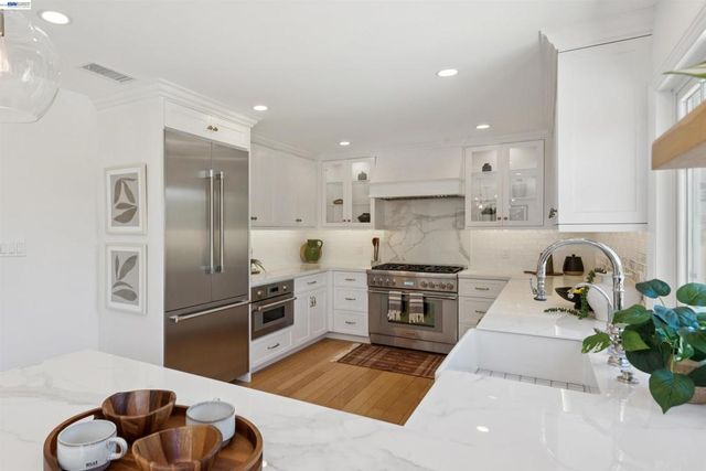 15915 Via Toledo, San Lorenzo, CA 94580