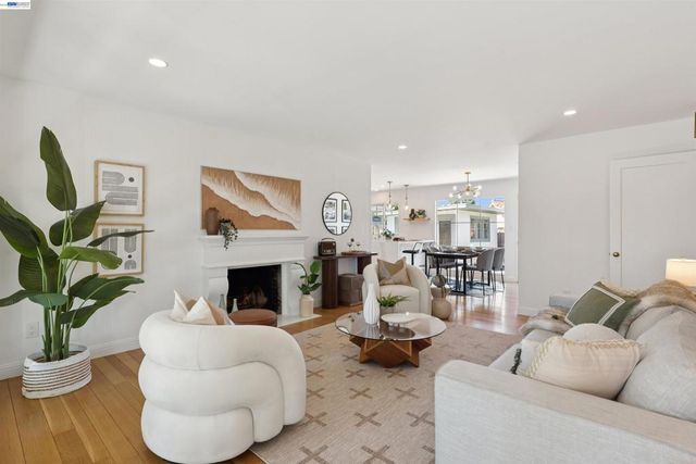 15915 Via Toledo, San Lorenzo, CA 94580