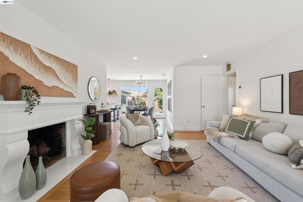 Image 11 of property listing at 15915 Via Toledo, San Lorenzo, CA 94580