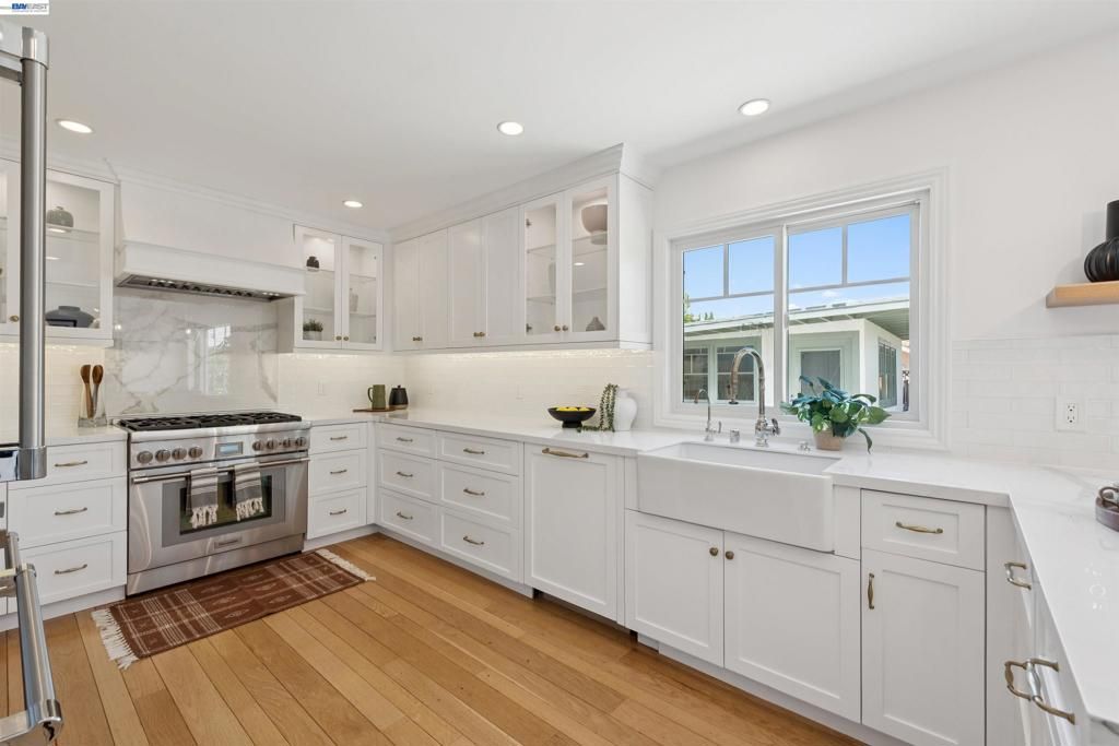 Image 25 of property listing at 15915 Via Toledo, San Lorenzo, CA 94580