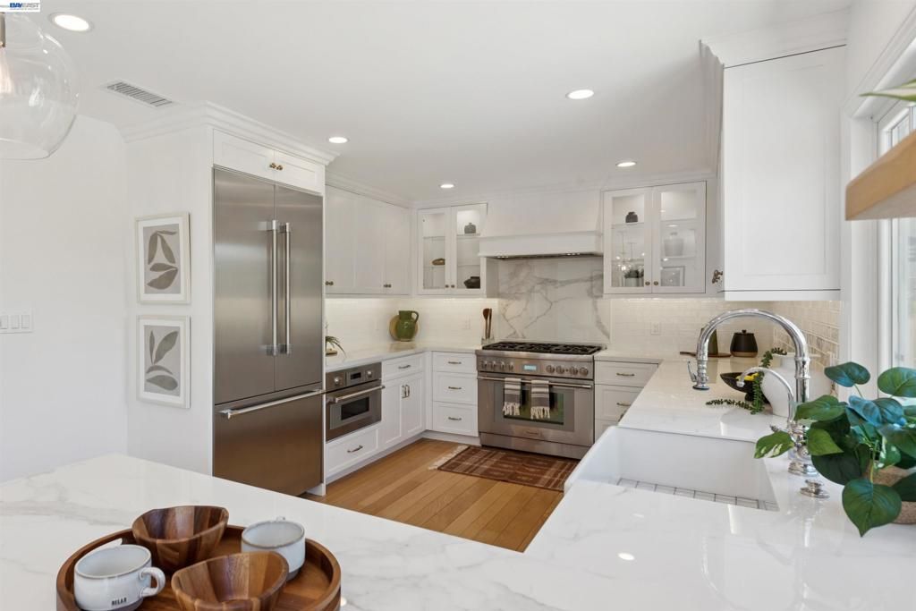 Image 27 of property listing at 15915 Via Toledo, San Lorenzo, CA 94580