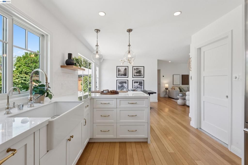 Image 31 of property listing at 15915 Via Toledo, San Lorenzo, CA 94580