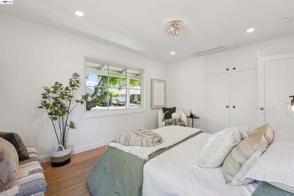 Image 35 of property listing at 15915 Via Toledo, San Lorenzo, CA 94580