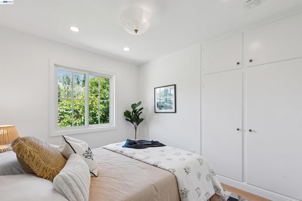 Image 41 of property listing at 15915 Via Toledo, San Lorenzo, CA 94580