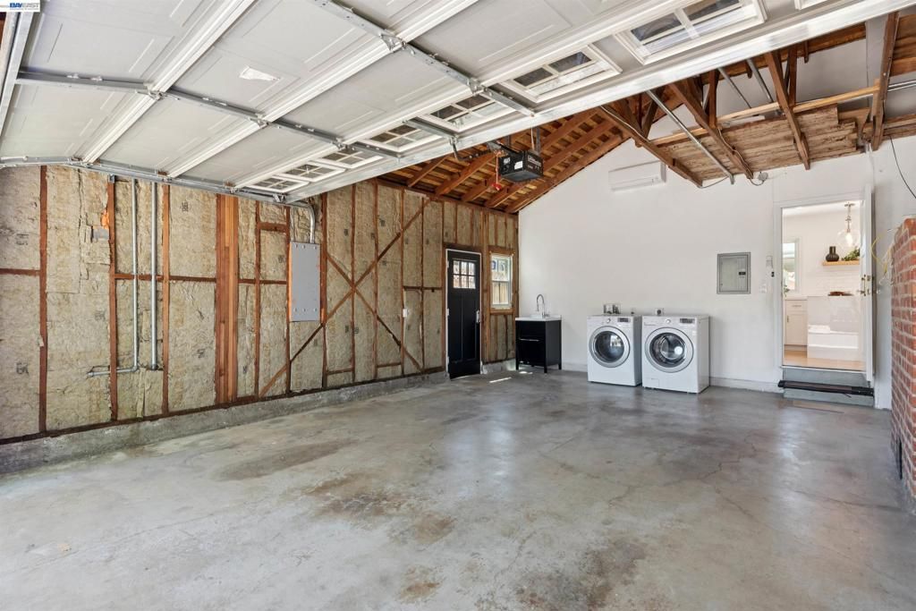 Image 42 of property listing at 15915 Via Toledo, San Lorenzo, CA 94580
