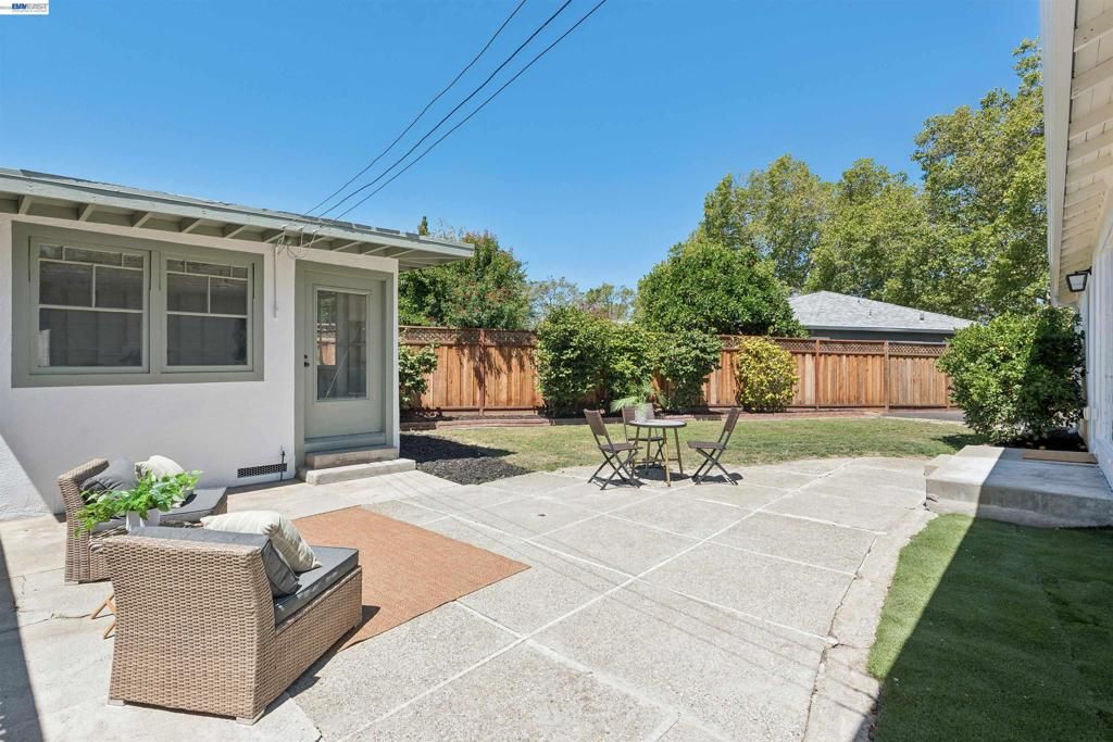Image 43 of property listing at 15915 Via Toledo, San Lorenzo, CA 94580