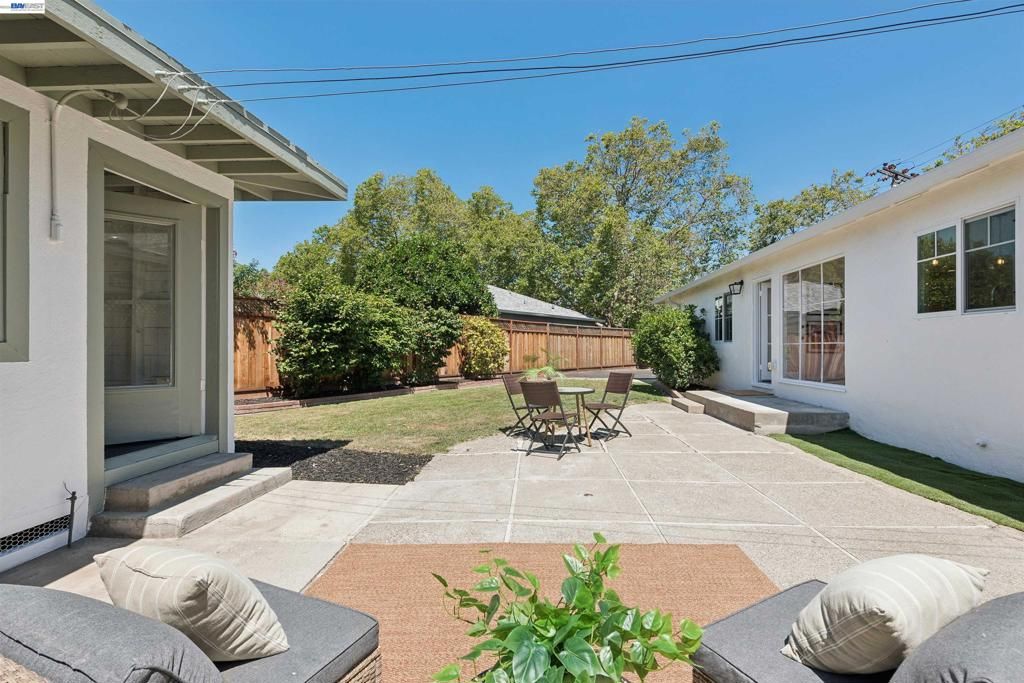 Image 44 of property listing at 15915 Via Toledo, San Lorenzo, CA 94580
