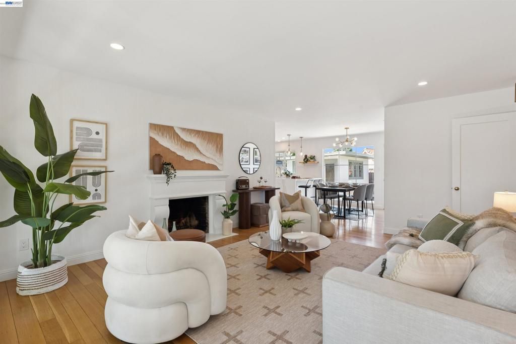 Image 8 of property listing at 15915 Via Toledo, San Lorenzo, CA 94580