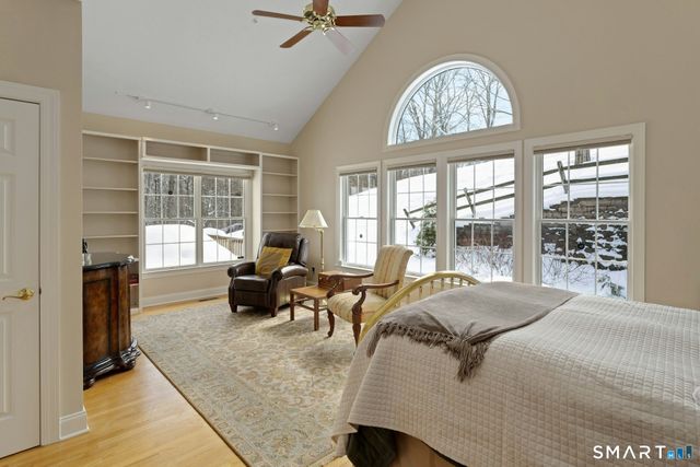 638 Danbury Road 9, Ridgefield, CT 06877