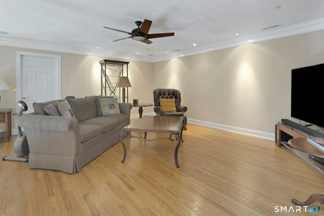 638 Danbury Road 9, Ridgefield, CT 06877