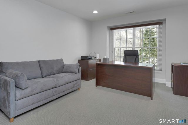 638 Danbury Road 9, Ridgefield, CT 06877