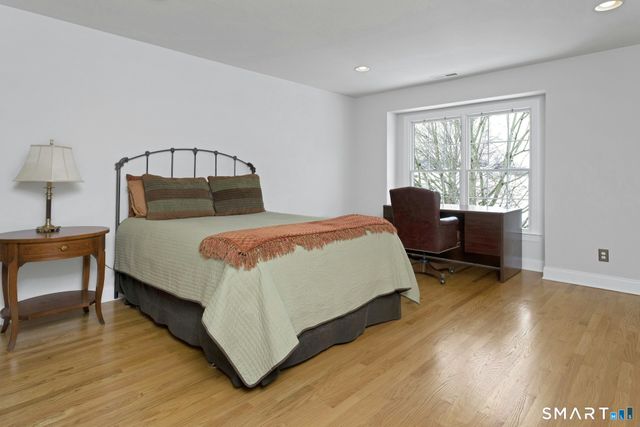 638 Danbury Road 9, Ridgefield, CT 06877