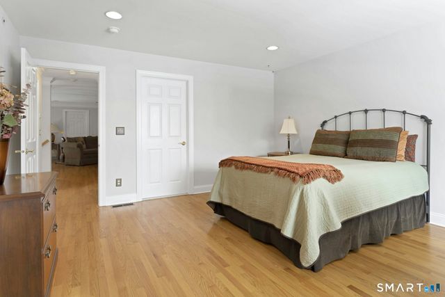 638 Danbury Road 9, Ridgefield, CT 06877