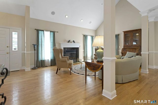 638 Danbury Road 9, Ridgefield, CT 06877