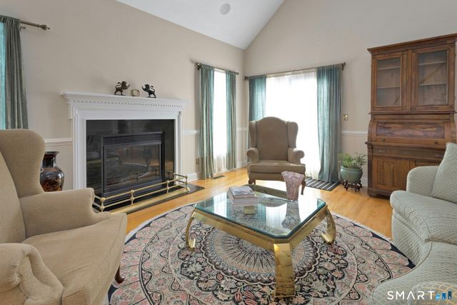 638 Danbury Road 9, Ridgefield, CT 06877