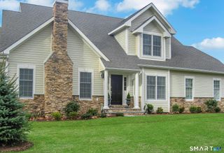 638 Danbury Road 9, Ridgefield, CT 06877