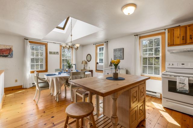 28 Crocker Drive UNIT 4, Hyannis, MA 02601