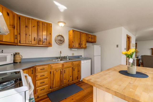 28 Crocker Drive UNIT 4, Hyannis, MA 02601