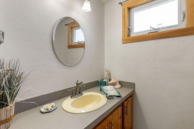 28 Crocker Drive UNIT 4, Hyannis, MA 02601