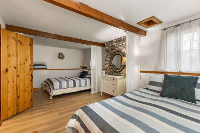 28 Crocker Drive UNIT 4, Hyannis, MA 02601