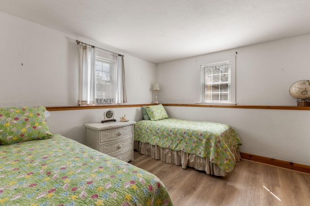 28 Crocker Drive UNIT 4, Hyannis, MA 02601