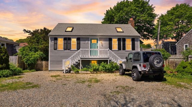 28 Crocker Drive UNIT 4, Hyannis, MA 02601