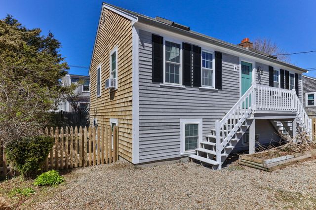 28 Crocker Drive UNIT 4, Hyannis, MA 02601