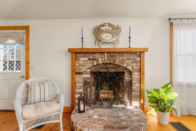 28 Crocker Drive UNIT 4, Hyannis, MA 02601