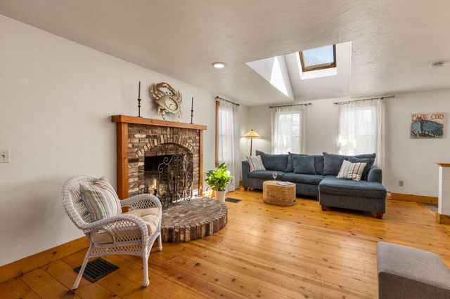 28 Crocker Drive UNIT 4, Hyannis, MA 02601