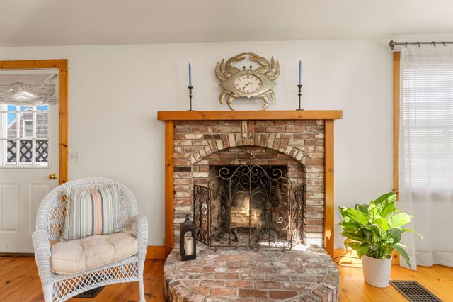 28 Crocker Drive UNIT 4, Hyannis, MA 02601