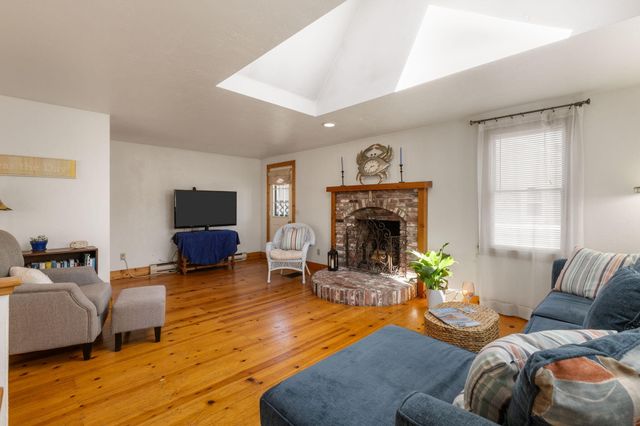 28 Crocker Drive UNIT 4, Hyannis, MA 02601