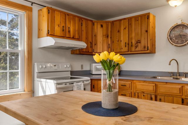 28 Crocker Drive UNIT 4, Hyannis, MA 02601