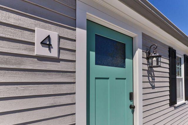 28 Crocker Drive UNIT 4, Hyannis, MA 02601